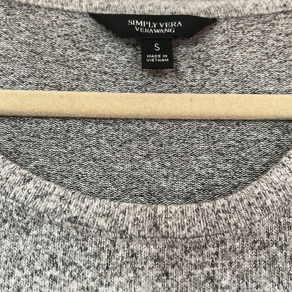 Simply Vera Vera Wang Womens Top Gray with White Pearls Size S Bell Slee… - Picture 5 of 12